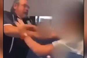 nauczyciel pobił ucznia
