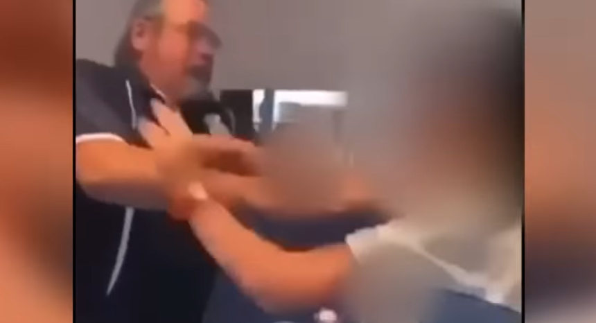 nauczyciel pobił ucznia