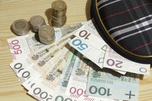 Emerytura a rozliczenie PIT. Co z trzynastką i czternastką?