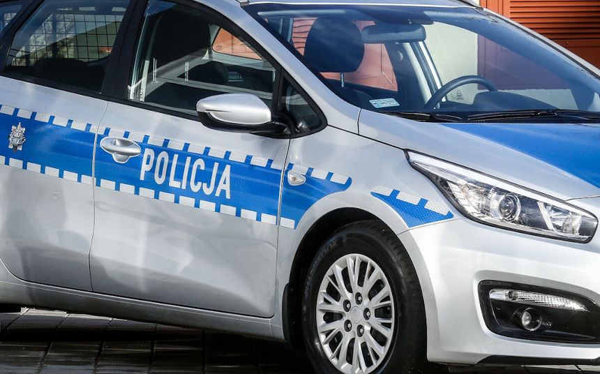 Wypadek radiowozu policji z nastolatkami w środku