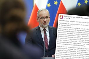 Odmowa aborcji. Szef MZ zaskakuje