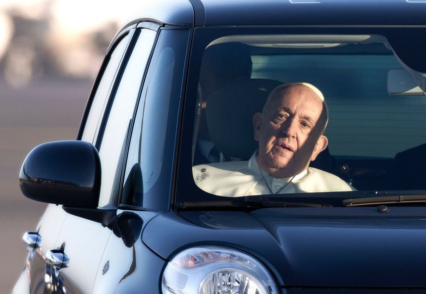 Papież Franciszek przejdzie operację