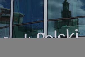Bank PKO BP wyda fortunę na szkolenie o inflacji. Miejsce spotkania? Sycylia