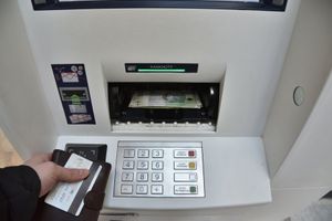 Polacy z małych miast odcięci od gotówki? ZBP odpowiada na zarzuty