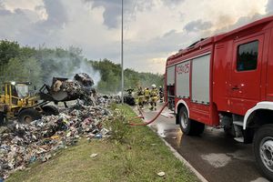 Ełk. Pożar składowiska odpadów
