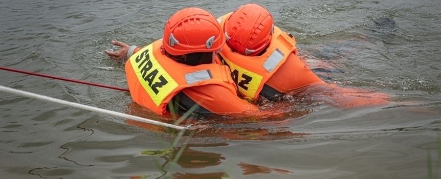dwaj mężczyźni zaginęli pod wodą