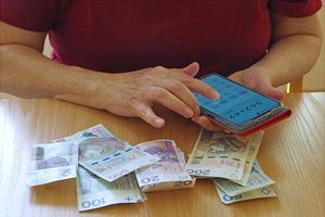 Podwyżka świadczeń dwa razy w roku? Jest stanowisko rządu