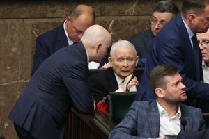 800 plus. "PiS przyznał się, ile kosztuje nas polityka rządu i inflacja"