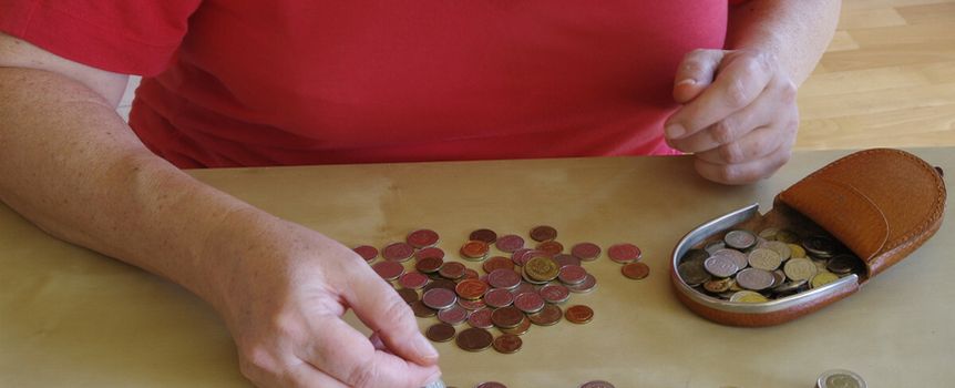 „Czy chcesz otrzymywać minimalną emeryturę”. Ekspert: PiS powinien zadać inne pytanie