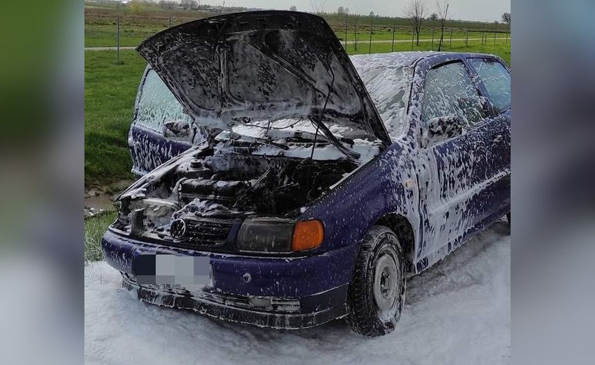 Auto spłonęło doszczętnie