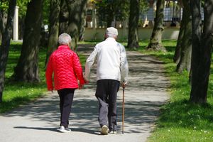 Wiek emerytalny w praktyce jest wyższy. „60-latkowie rezygnują z pieniędzy z ZUS”
