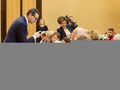Mateusz Morawiecki i Marlena Maląg na spotkaniu z emerytami