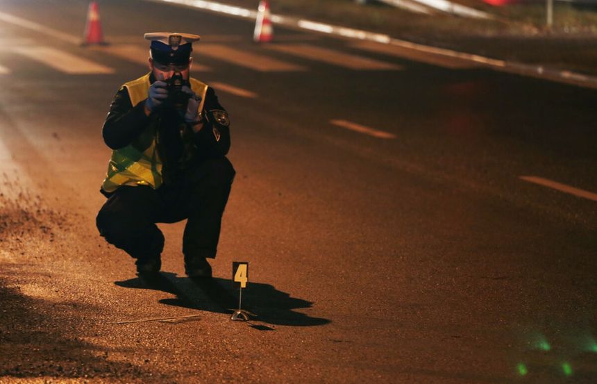 Policjant na miejscu wypadku