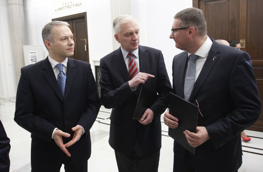WSPOLNA KONFERENCJA PRASOWA POSLOW NIEZRZESZONYCH: JAROSLAWA GOWINA , JOHNA GODSONA I JACKA ZALKA ORAZ PREZESA STOWARZYSZENIA " REPUBLIKANIE " PRZEMYSLAWA WIPLERA DOTYCZACA POROZUMIENIA O WSPOLPRACY PROGRAMOWEJ NZ OD LEWEJ: JAROSLAW GOWIN , JACEK ZALEK , PRZEMYSLAW WIPLER FOT. JERZY DUDEK/EAST NEWS