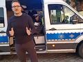 Łukasz Mejza w radiowozie
