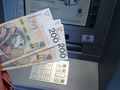 „Wpłacasz 10 tys., zyskujesz kilkanaście złotych”. Lokaty przegrały z inflacją, ale jeden bank zaskoczył