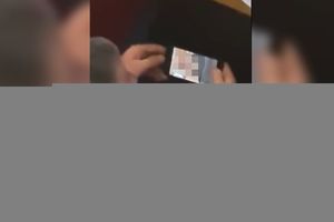 Poseł przyłapany na oglądaniu pornografii w parlamencie