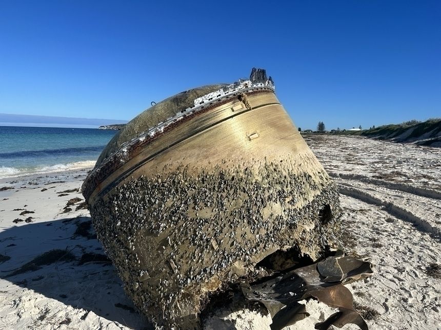 Tajemniczy obiekt na plaży