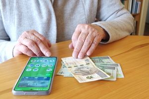 Te osoby mają prawo do wcześniejszej emerytury. ZUS: wypłacamy ponad 40 tys. takich świadczeń
