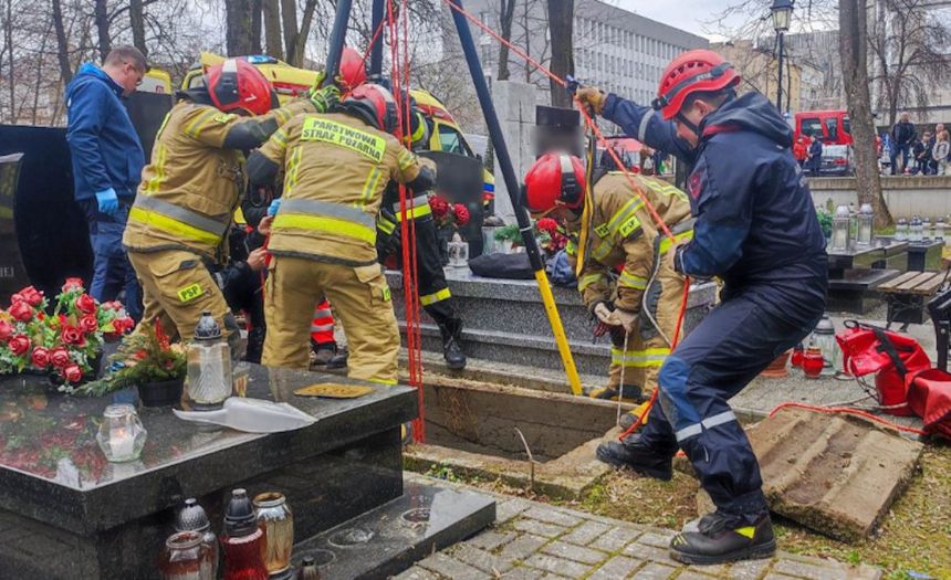 Lublin. Mężczyzna wpadł do grobu