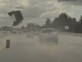 Wypadek na autostradzie. Kia w powietrzu