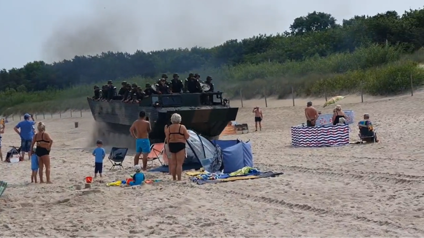 Wojsko na plaży w Dziwnowie