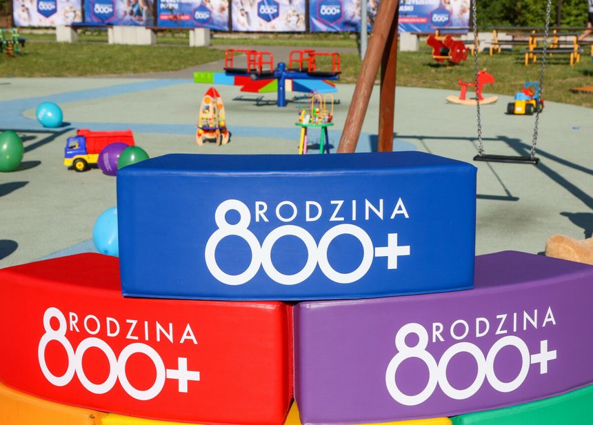 800 plus zastąpi 500 plus. Ważny komunikat ZUS