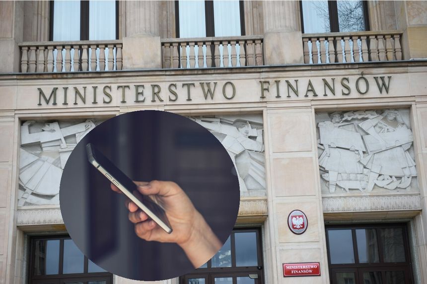 gmach Ministerstwa Finansów i ręka trzymająca telefon