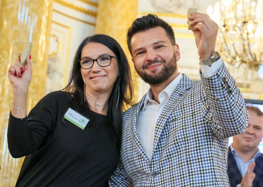 Iwona Pietrzak-Płachta Nauczycielka Roku 2022 i Dariusz Martynowicz Nauczyciel Roku 2021