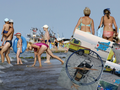 Chłopy. Wypadek z udziałem paralotni na plaży