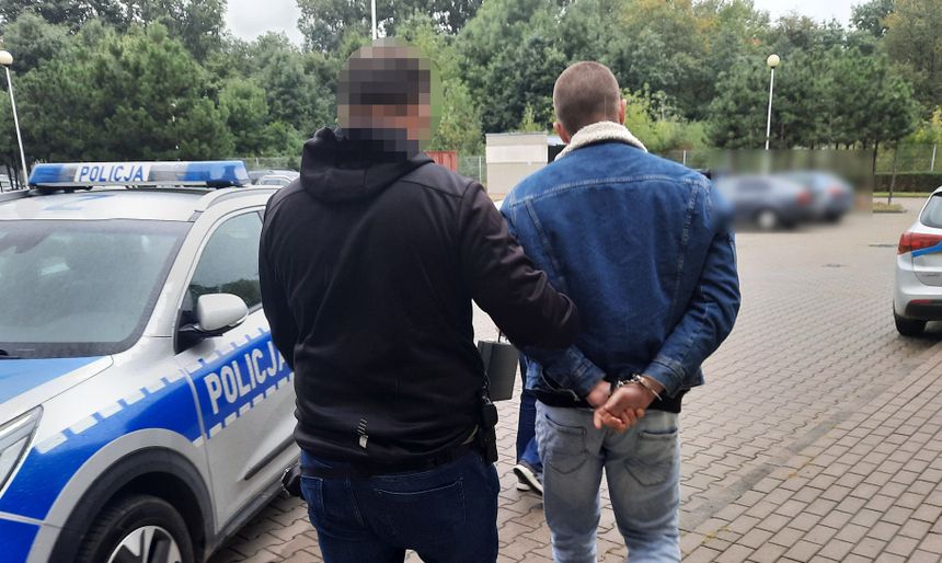 Atak 18-letniego nożownika pod szkołą. Nowe fakty