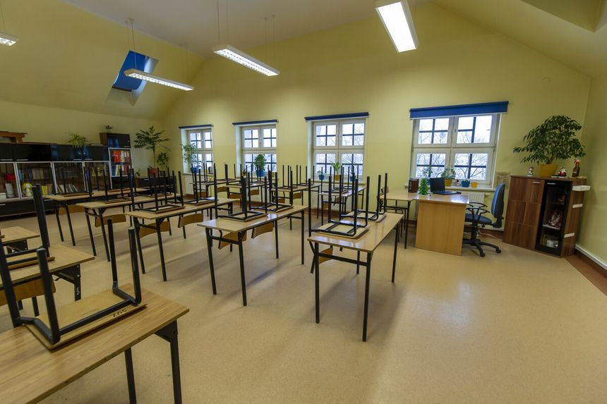 Pusta klasa w szkole