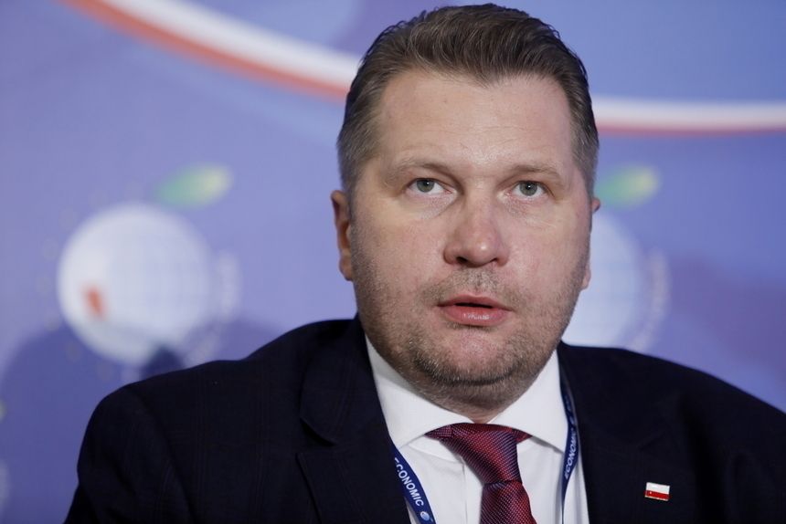 Czarnek reaguje na zakaz burmistrza Ustrzyk Dolnych