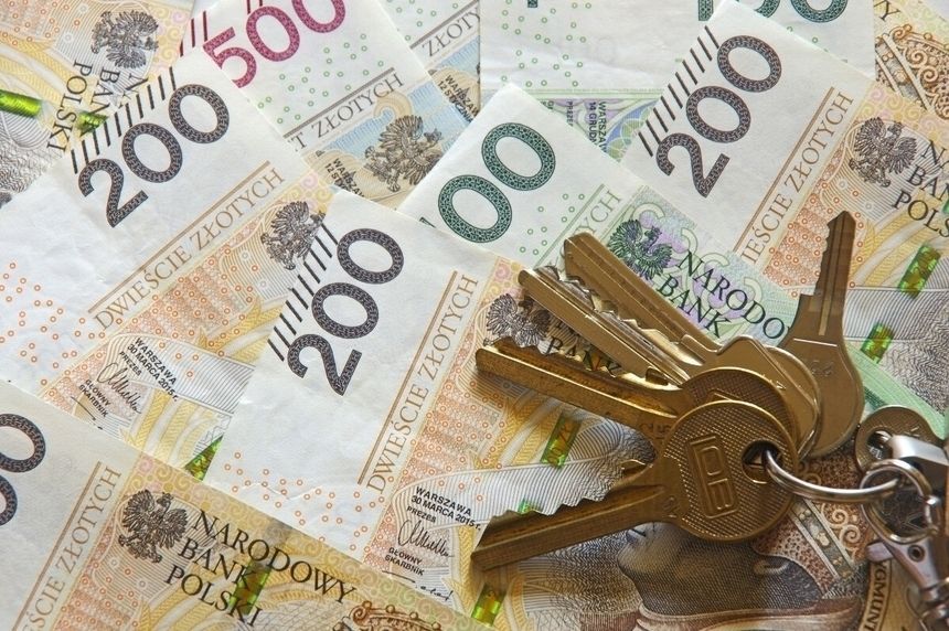 klucze na pieniądzach