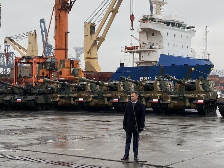 Czołgi i armatohaubice z Korei dotarły do Polski