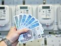 licznik elektryczny i pieniądze