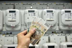 Prąd mimo podwyżek jest tani? Bez interwencji płacilibyśmy 200 proc. więcej