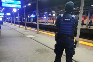 Patrol policji na dworcu