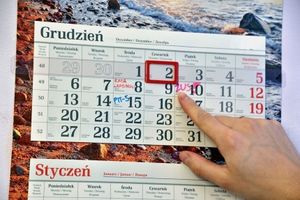 ręka na kalendarzu