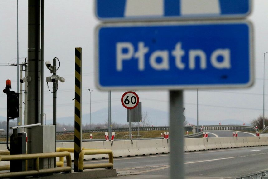 znak informujący o płatnej drodze
