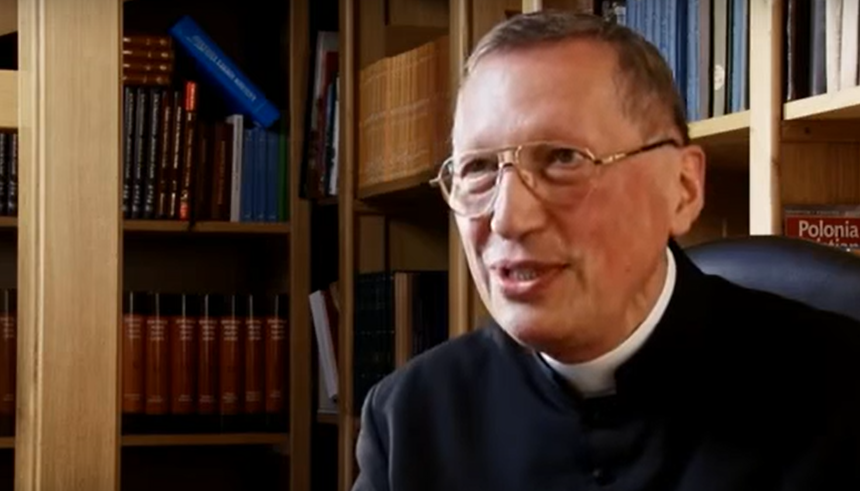 Ks. Roman Kneblewski skrytykował damską modę