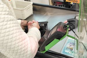 Sklepy skracają godziny pracy 