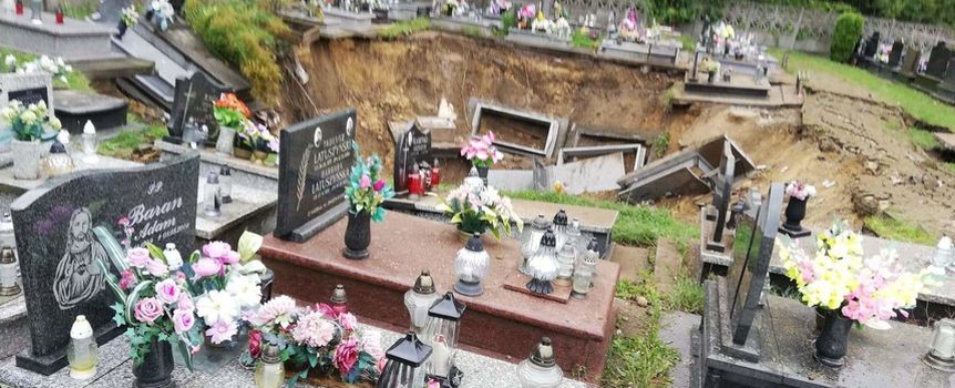 Zapadła się ziemia na cmentarzu. Zwołano sztab kryzysowy
