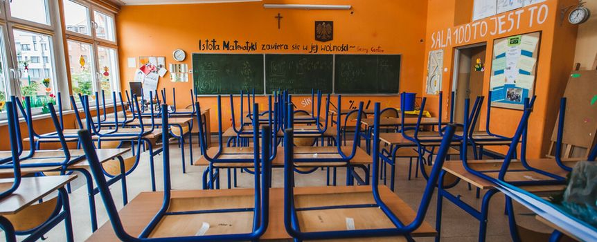 Pusta klasa w szkole
