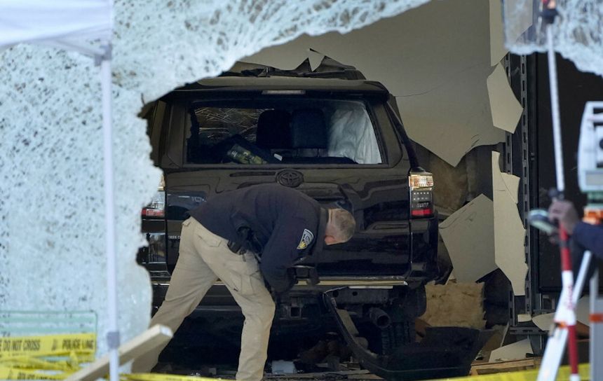 USA. SUV wjechał w witrynę sklepu