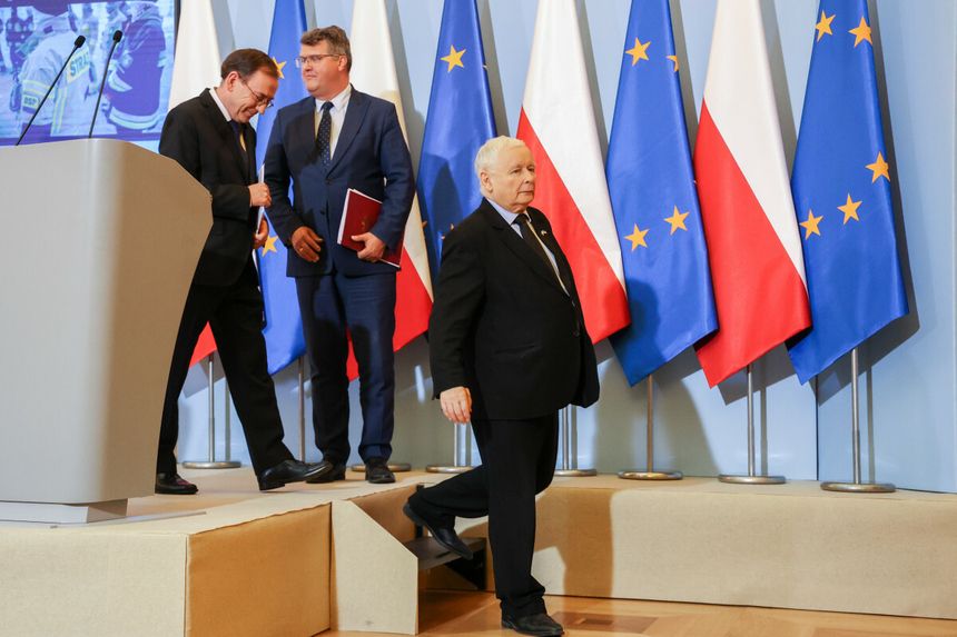 Jarosław Kaczyński, Mariusz Kamiński, Maciej Wąsik w KPRM, 14 czerwca 2022. 
