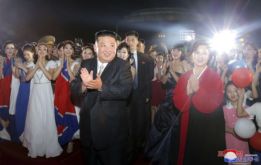 Kim Dzong-un z żoną Ri Sol-ju