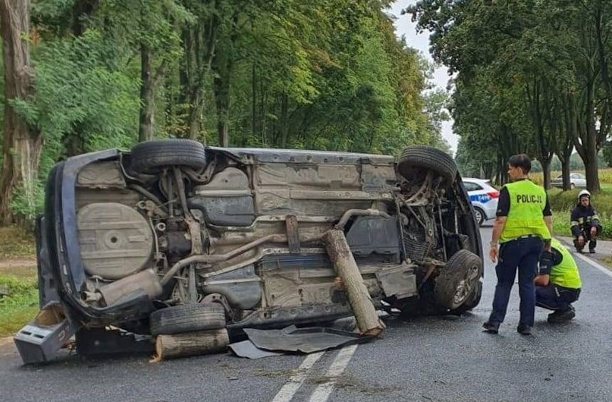 Nie żyje 19-letnia pasażerka bmw. Auto wypadło z drogi