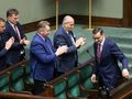 rząd oklaskujący w Sejmie premiera Morawieckiego