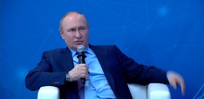 Władimir Putin podczas otwarcia wernisażu